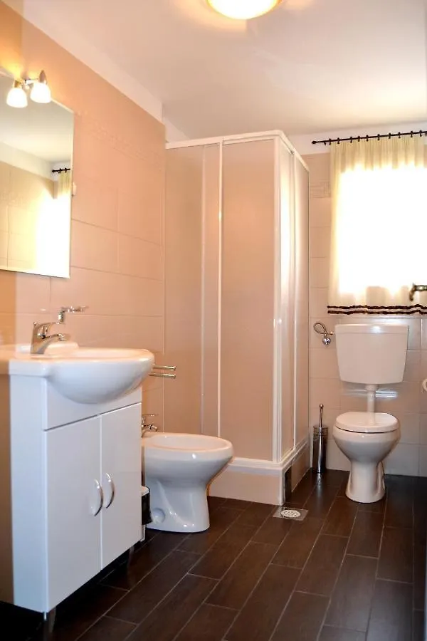 Apartments By The Sea Zambratija, Umag - 7030 0*, زامبراتيجا